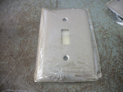 BRYANT BOX OF 10 SINGLE SWITCH SS WALL PLATES S671 NIB