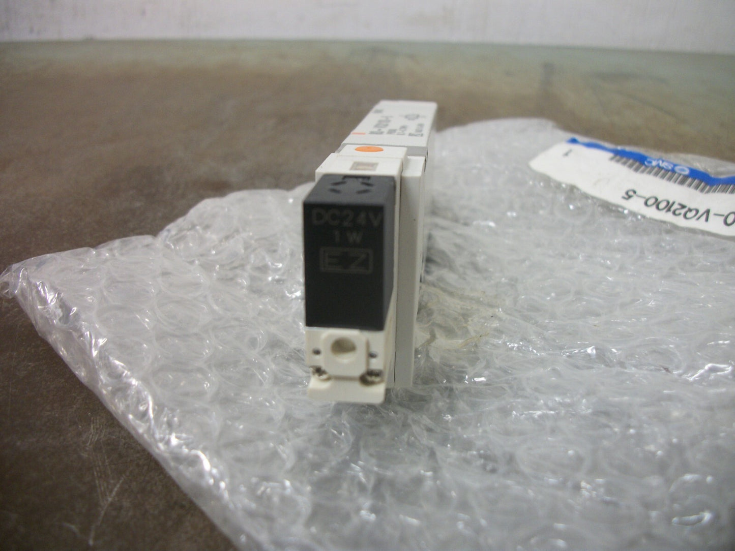 SMC PNEUMATIC SOLENOID VALVE 80-VQ2100-5 0.1-0.7MPa 24VCOIL 1W NEW