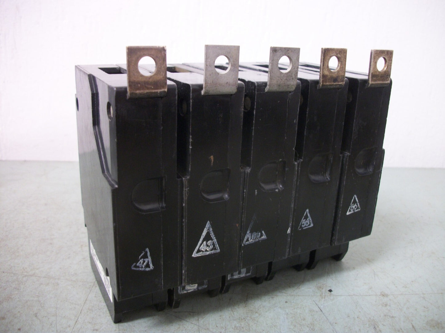 CUTLER-HAMMER LOT OF 5 GHB CIRCUIT BREAKERS GHB1020 20AMP 277VOLT 1POLE