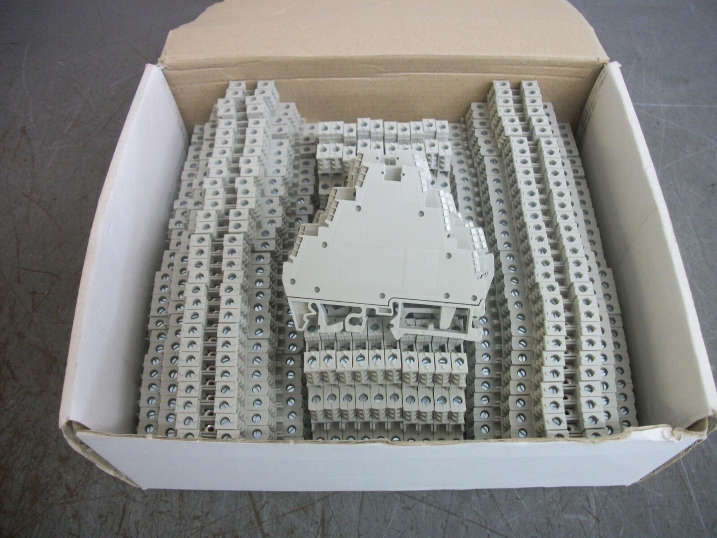 TELEMECANIQUE BOX OF 91 2.5mm2 3 DECK TERMINAL BLOCKS AB1ET3235U NIB