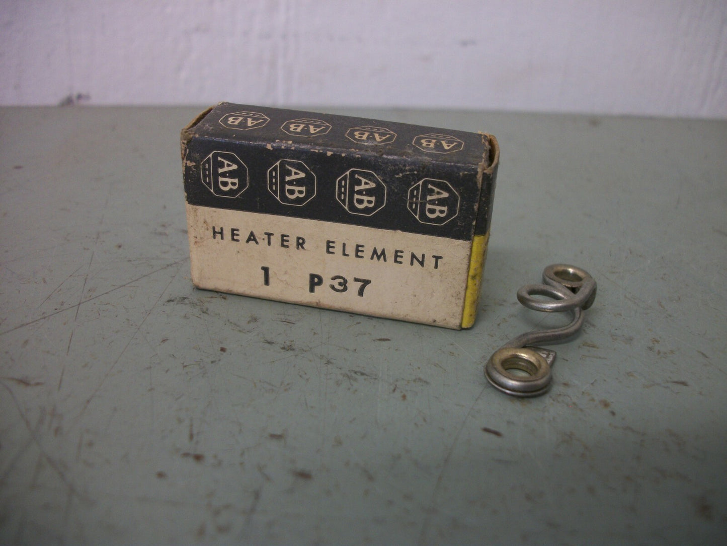 ALLEN-BRADLEY OVERLOAD RELAY THERMAL HEATER P37 NIB