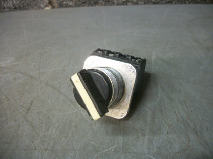 SIEMENS 2-POSITION MAINTAINED SELECTOR SWITCH 52SA2AAB