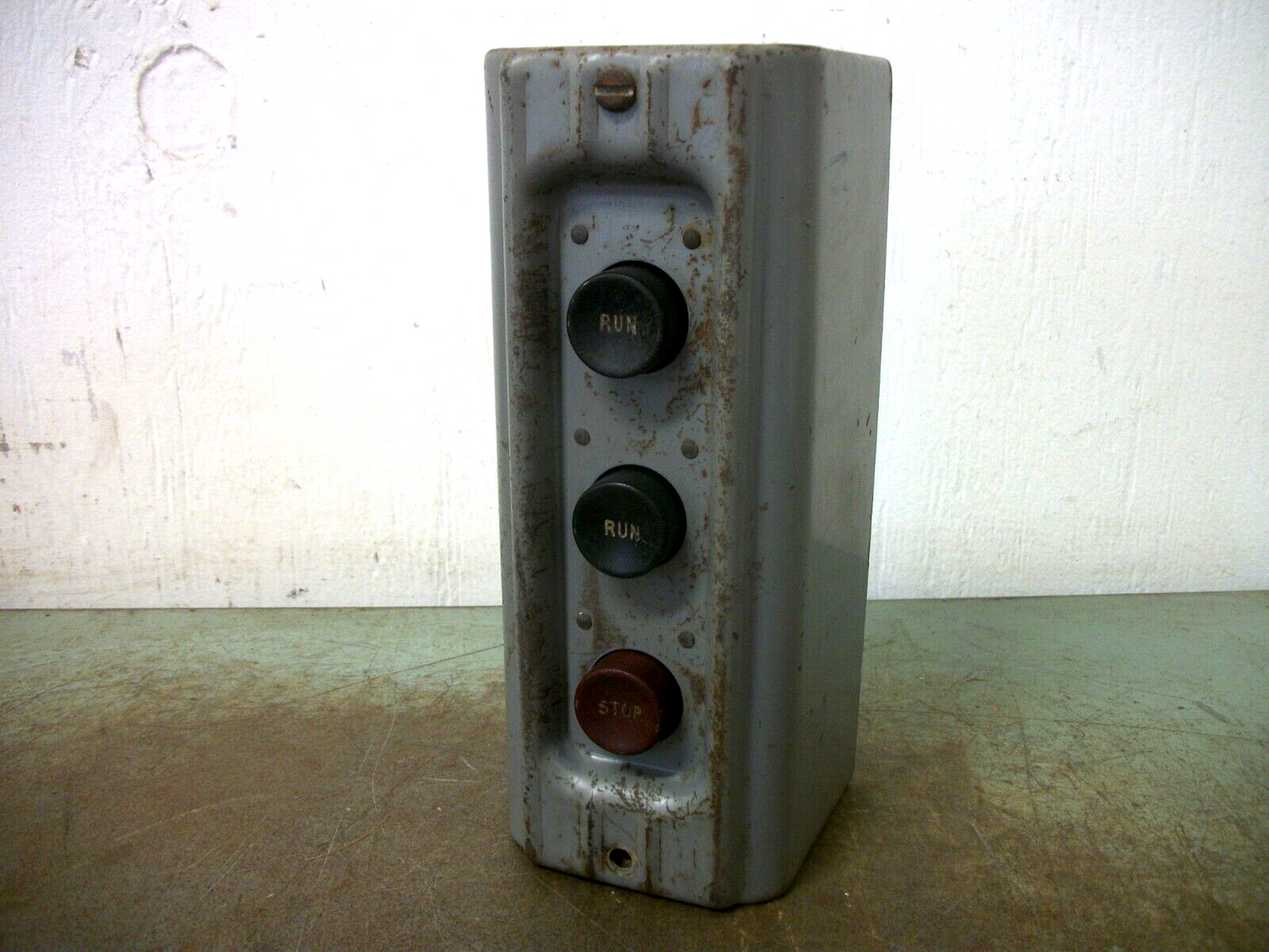 WESTINGHOUSE 3-BUTTON RUN/RUN/STOP PUSHBUTTON STATION 450D984G10 600VOLT