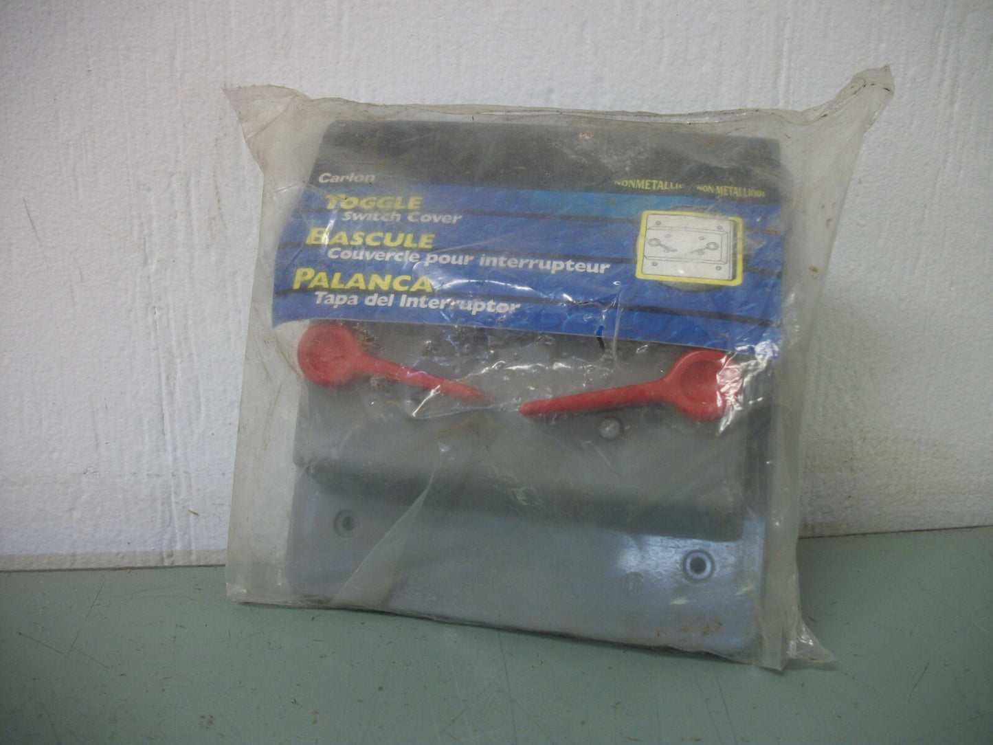 CARLON DOUBLE TOGGLE SWITCH COVER E9G2SSNR NEW