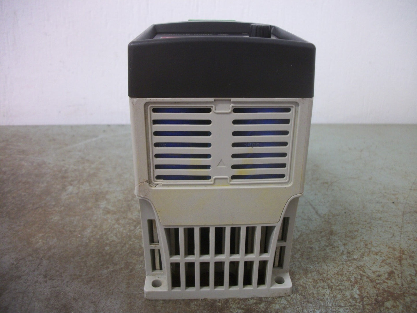 ALLEN-BRADLEY POWERFLEX 4 1HP AC DRIVE 22A-D2P3N104 460VOLT 3PH 2.3AMP