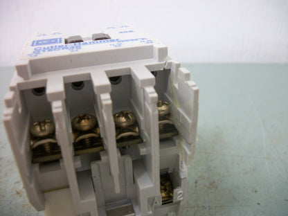 CUTLER-HAMMER FREEDOM SERIES MULTIPOLE RELAY D15CR40AB 120VCOIL 4POLE CHIP NIB