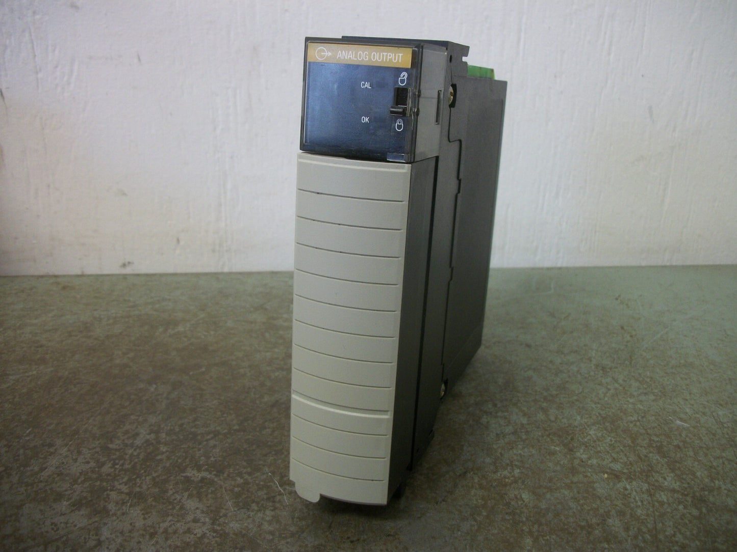 ALLEN-BRADLEY CONTROL LOGIX ANALOG ISOLATED OUTPUT 10V 6PT MODULE 1756-OF6VI/A