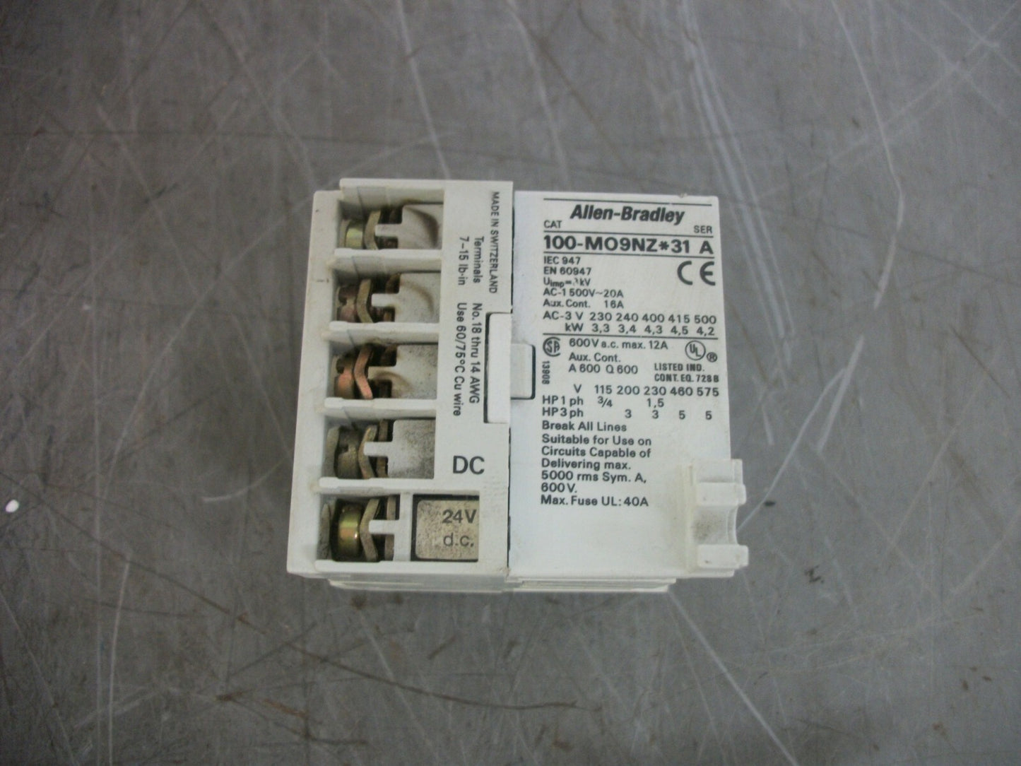 ALLEN-BRADLEY MINI CONTACTOR 100-MO9NZ*31 12AMP 24VCOIL 3PH 600V 5HP