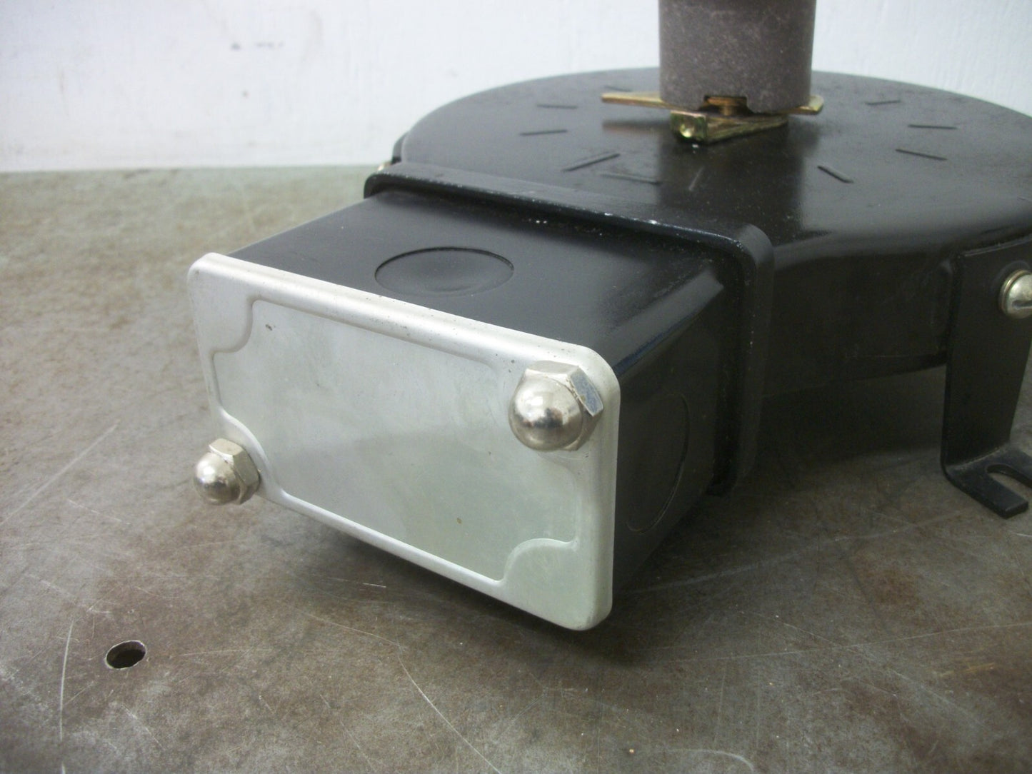 JOSLYN CLARK 200 OHMS VARIABLE RESISTOR RHEOSTAT 62-0292P20 1.28AMP 600VOLT NOB