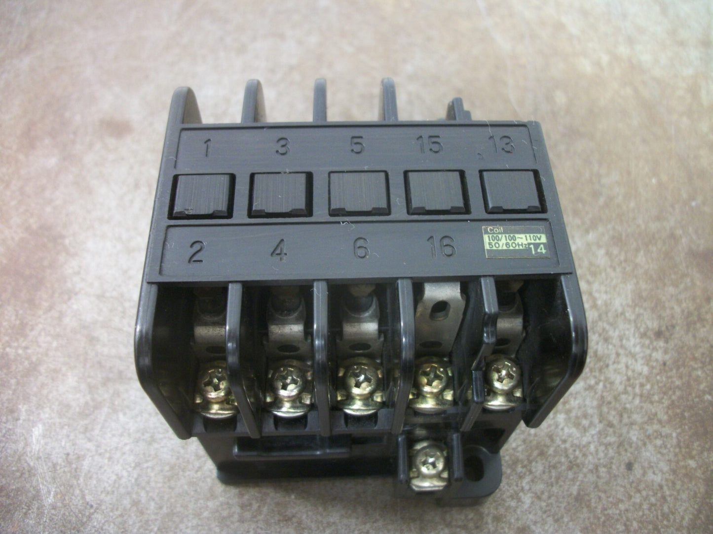 FUJI CONTACTOR SRC3631-5-1 30AMP 100-110VCOIL CHIPPED