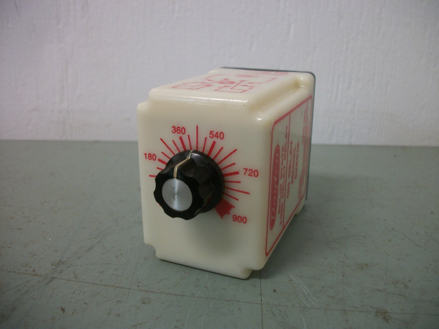 DAYTON SOLID STATE TIME DELAY RELAY 6X601E 9-900SEC 120VOLT