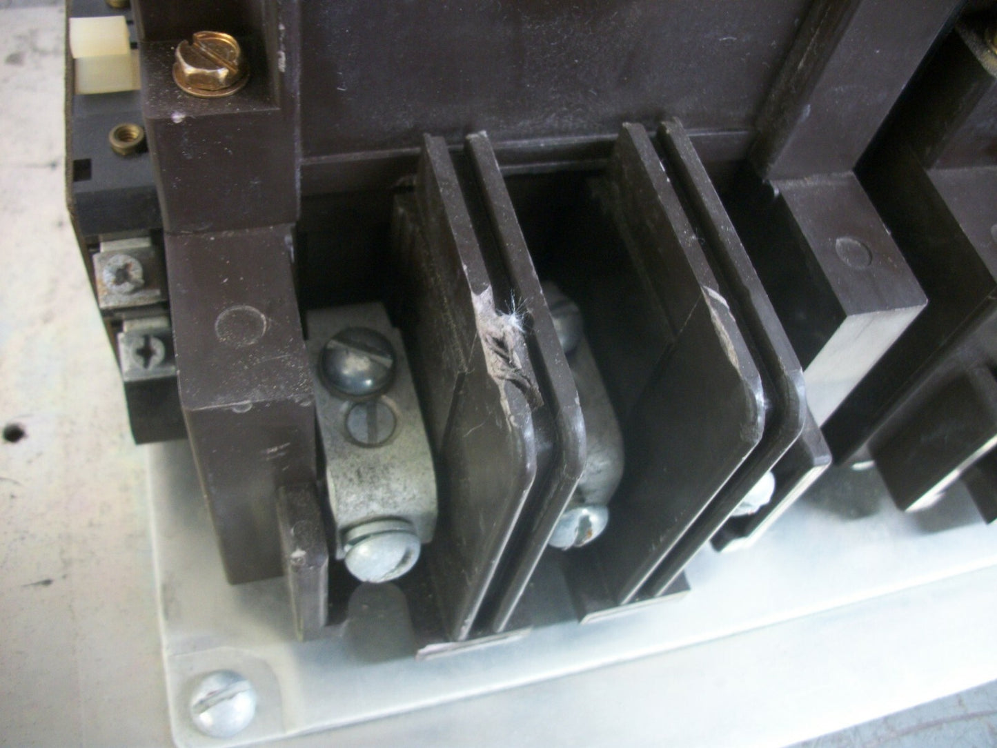 CUTLER-HAMMER SIZE 3 REV CONTACTOR C10EN3 90AMP 480VCOIL 3PH 600V 50HP