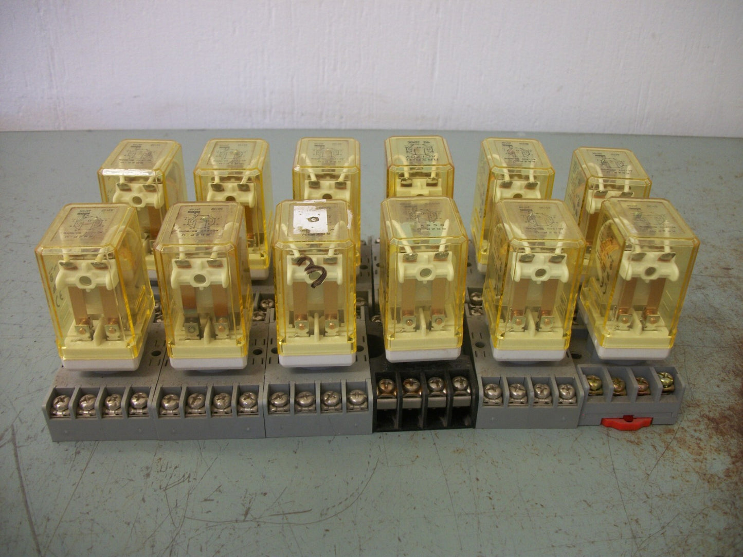 IDEC LOT OF 12 3PDT RELAYS RR2P-U 120VCOIL 10AMP