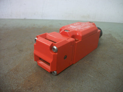 ALLEN-BRADLEY GUARDMASTER SAFETY INTERLOCK SWITCH MT-GD2