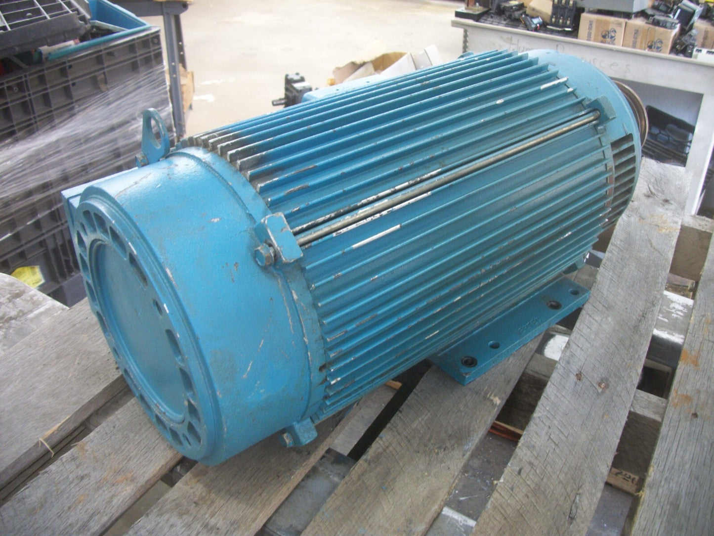 POWERTEC 25HP 215T DPBV BRUSHLESS DC MOTOR A21DMJ1000200000 640VDC 2500RPM