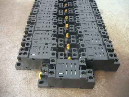 OMRON LOT OF 21 8-PIN RELAY SOCKET BASES PTF08A-E 15AMP 240VOLT
