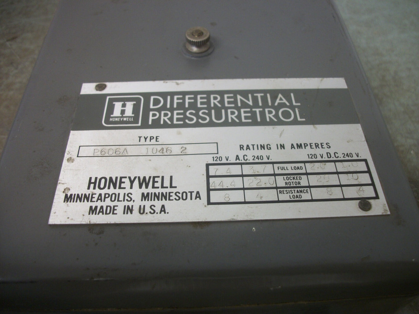 HONEYWELL DIFFERENTIAL PRESSURETROL PRESSURE REGULATOR P606A 1046 2 120/240VOLT