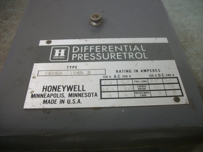 HONEYWELL DIFFERENTIAL PRESSURETROL PRESSURE REGULATOR P606A 1046 2 120/240VOLT
