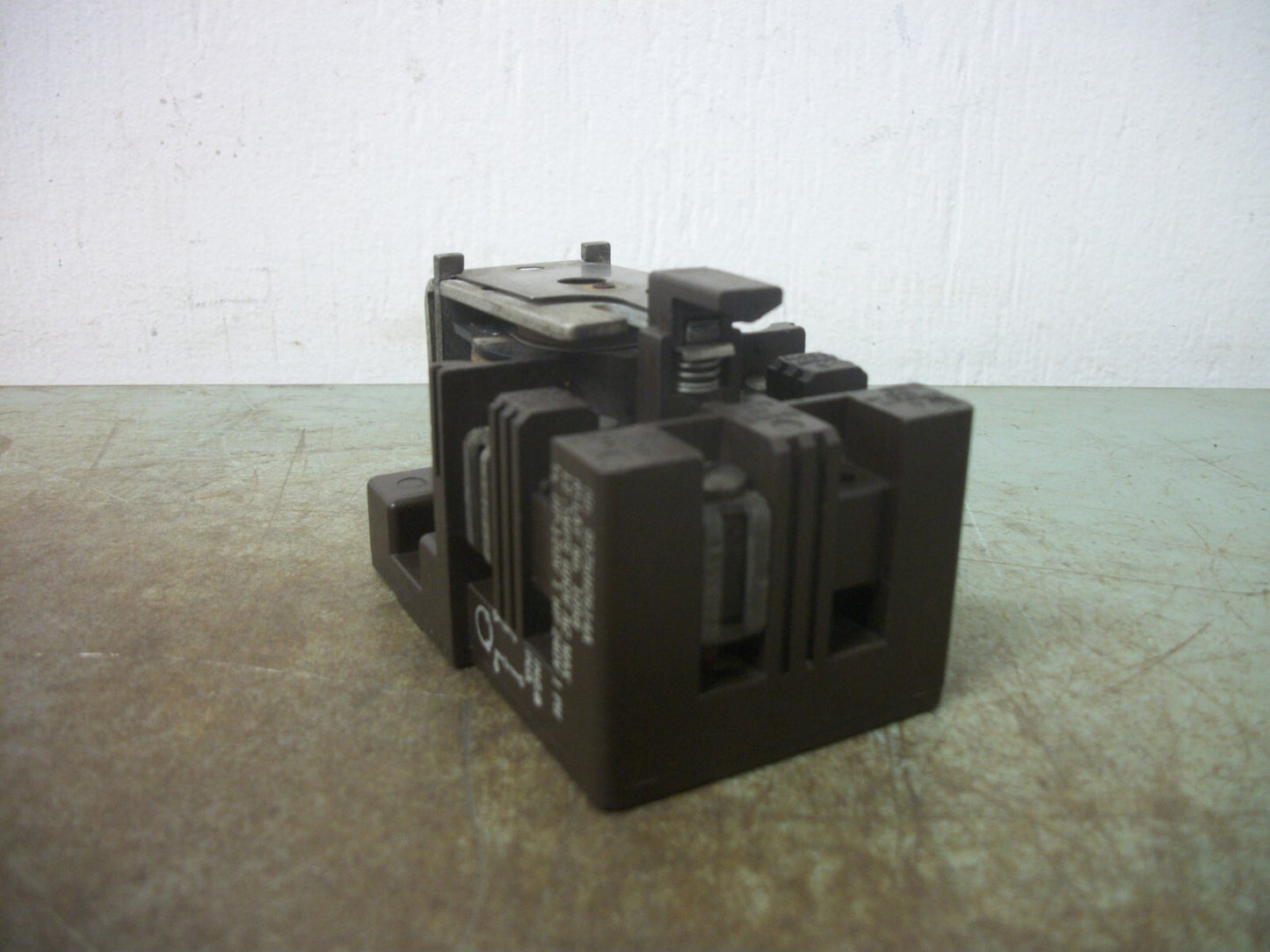 CUTLER-HAMMER TYPE AA CONTROL RELAY 9575H2614A 12AMP 600VOLT