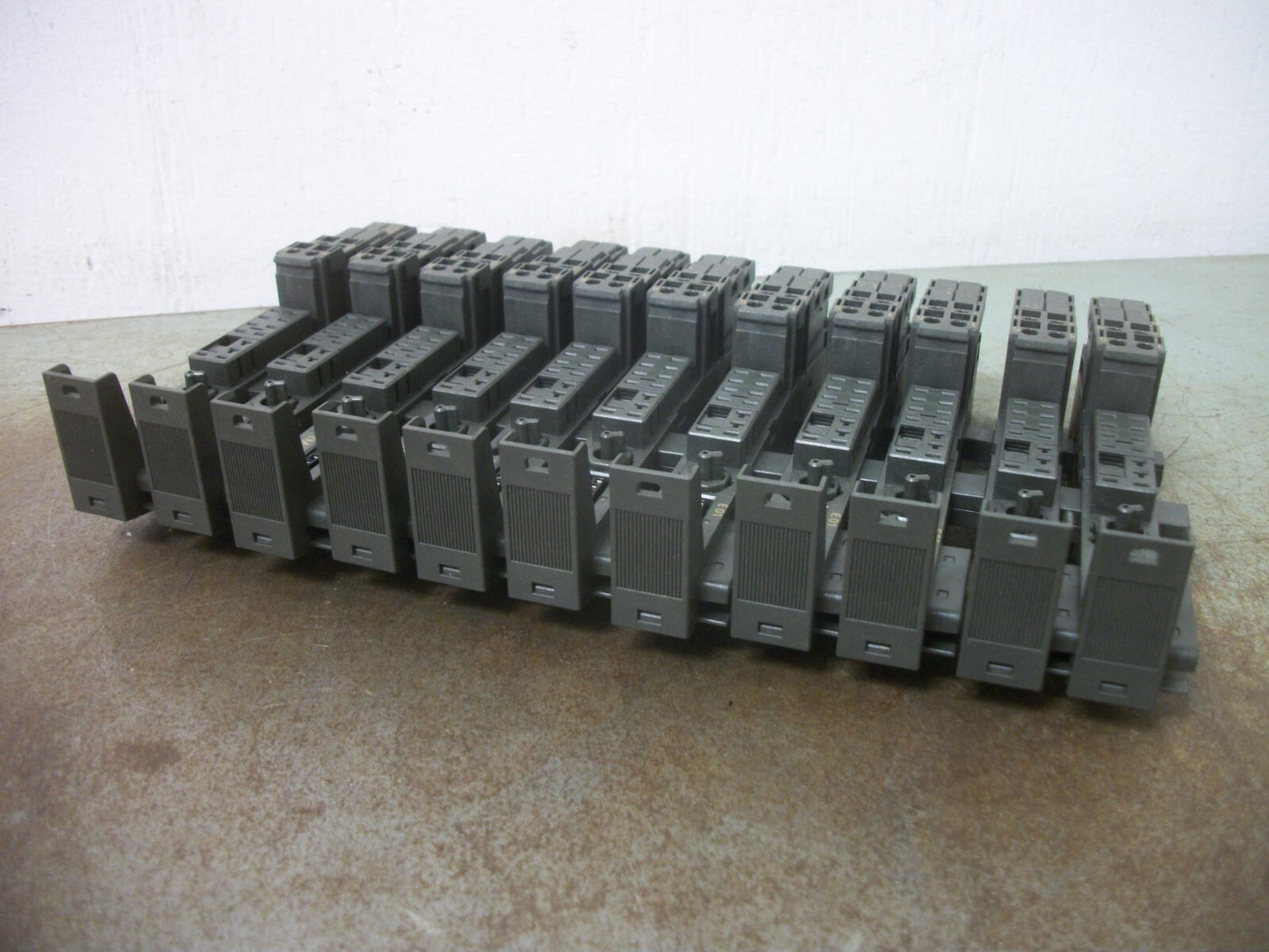 SIEMENS LOT OF 11 SIMATIC S7 ET200S TERMINAL MODULES 6ES7 193-4CL20-0AA0