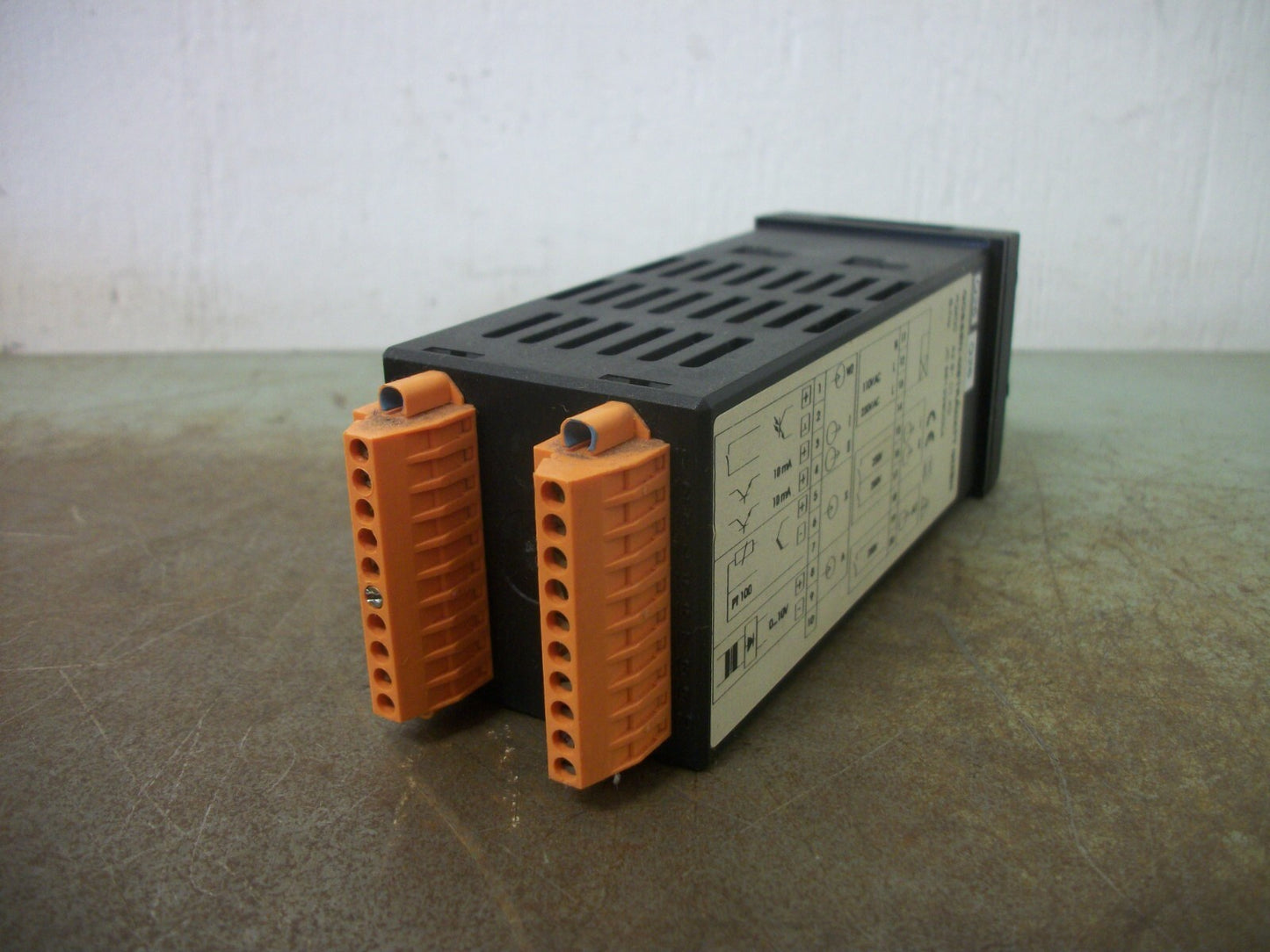 GOSSEN-METRAWATT CAMILLE BAER DIGITAL TEMPERATURE CONTROLLER R2400 A2 B1 C1 K0