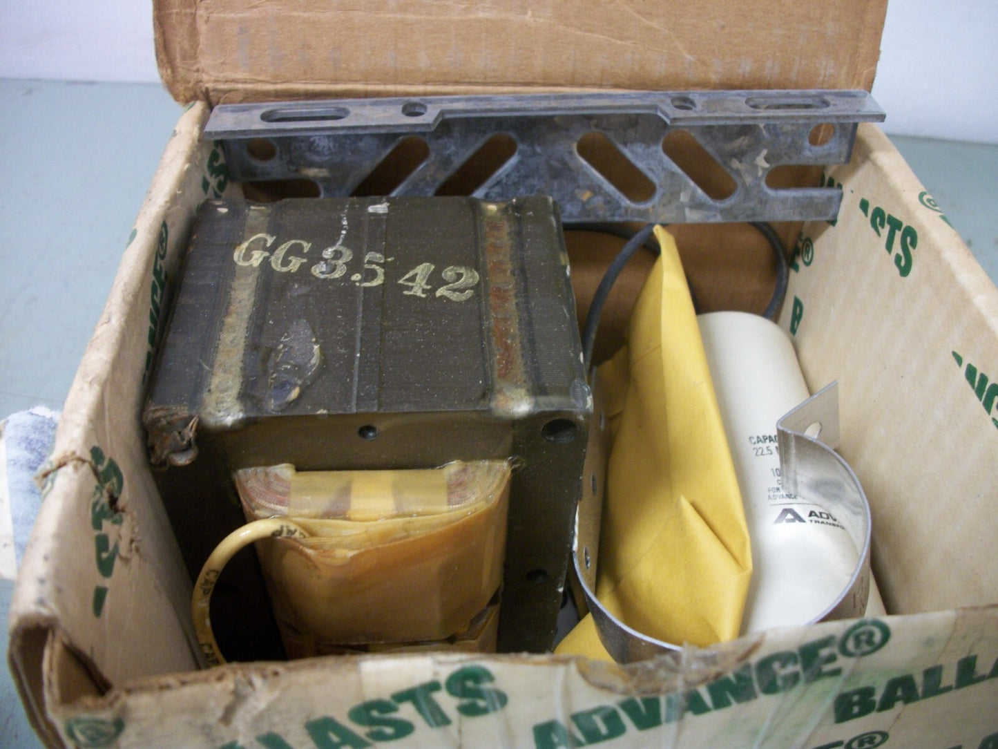 ADVANCE 250WATT H-37 MERCURY CORE & COIL BALLAST KIT 71A3542-001D 480VOLT NIB