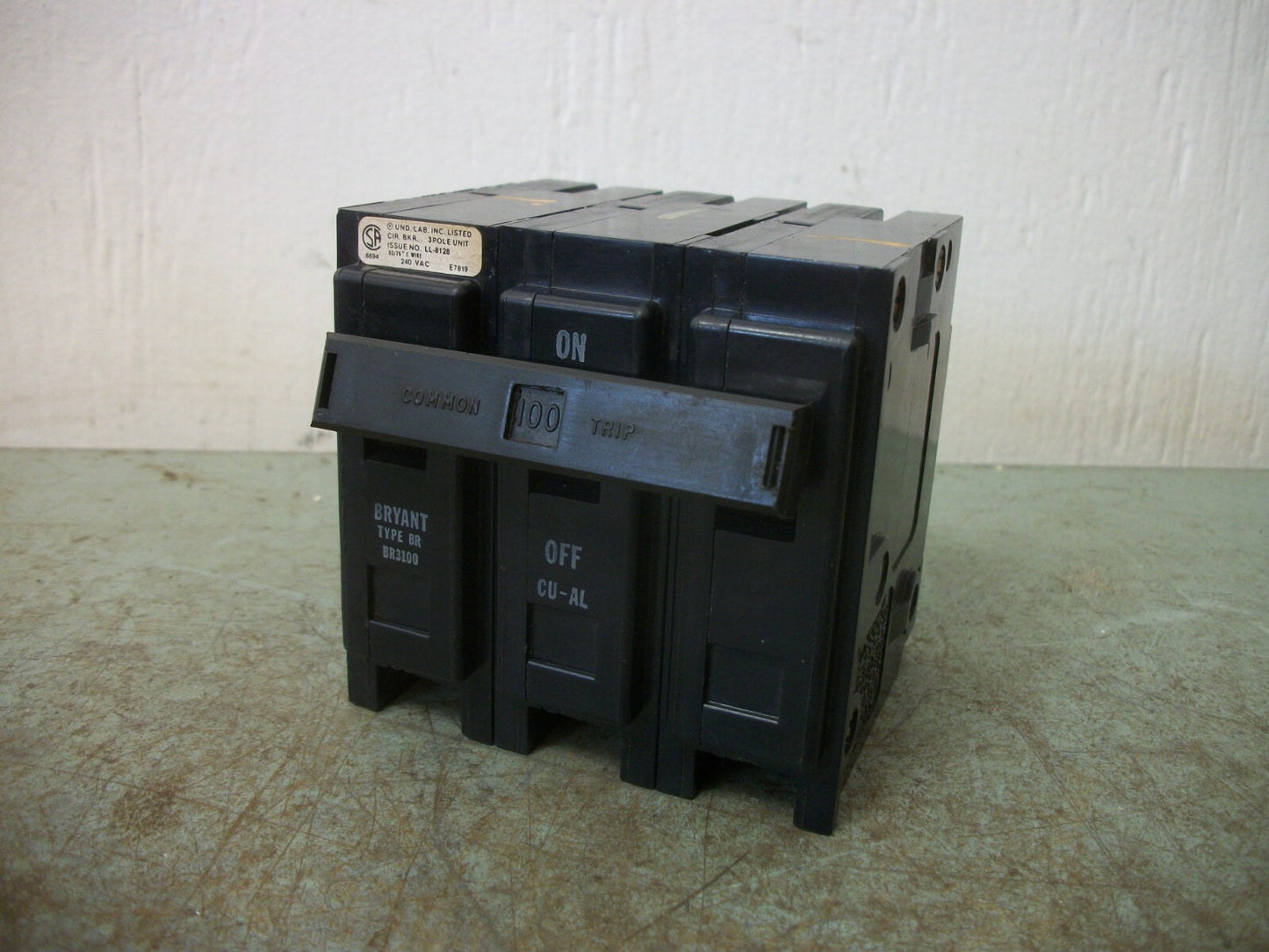 BRYANT BR CIRCUIT BREAKER BR3100 100AMP 240VOLT 3POLE