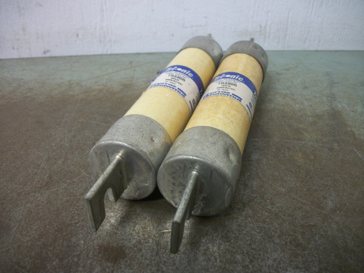 FERRAZ-SHAWMUT LOT OF 2 TRI-ONIC FUSES TRS80R 80AMP 600VOLT