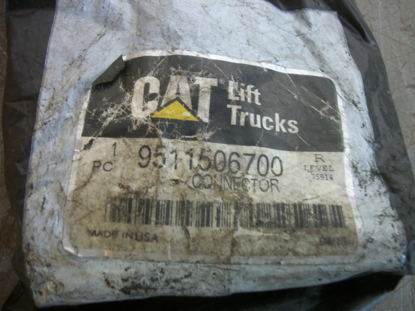 CAT LOT OF 2 CONNECTORS 9511506700 NEW