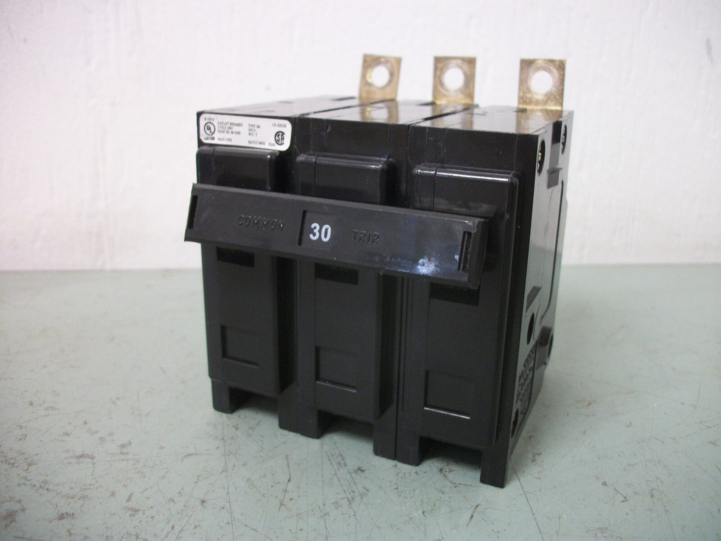 CUTLER-HAMMER BA CIRCUIT BREAKER BAB3030H 30AMP 240VOLT 3POLE NOB