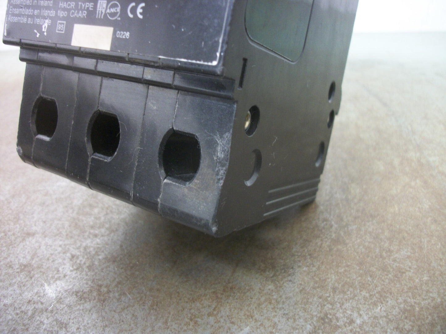 SQUARE D EDB CIRCUIT BREAKER EDB34030 30AMP 480VOLT 3POLE CHIPPED