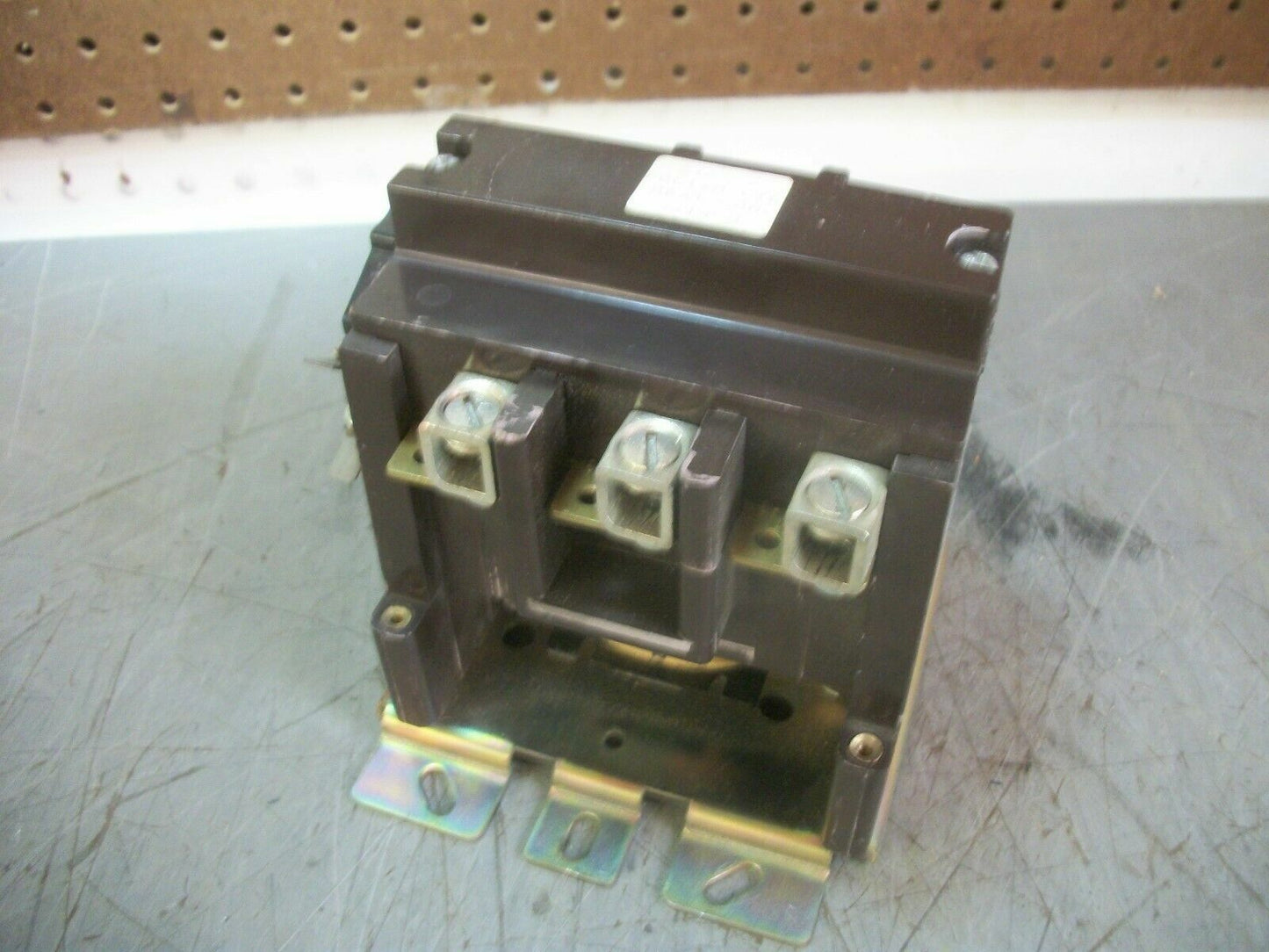 CUTLER-HAMMER DEFINITE PURPOSE CONTACTOR 9560H1680A 120VCOIL 90AMP 3PH 600V
