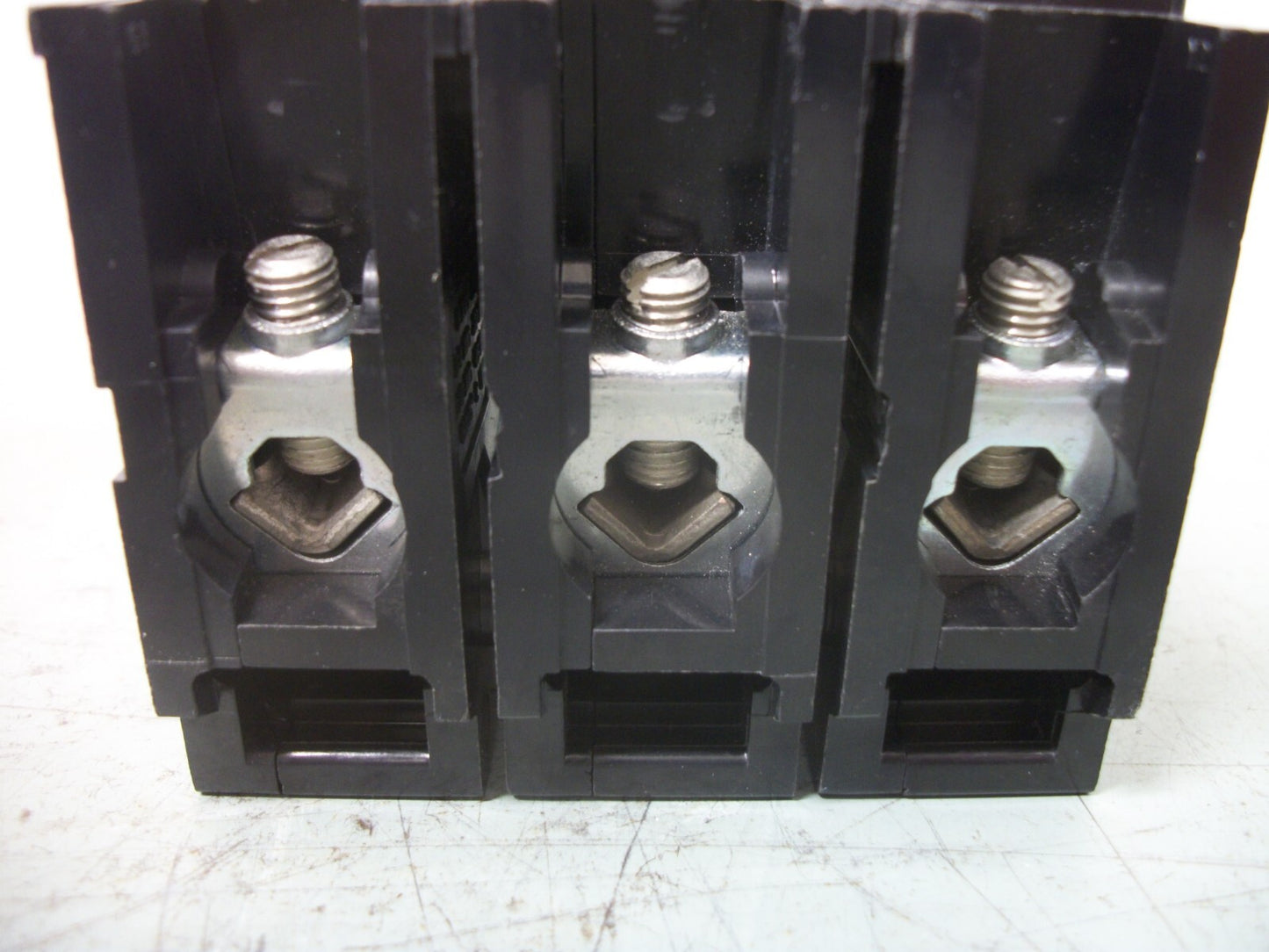 CUTLER-HAMMER BA CIRCUIT BREAKER BAB3030H 30AMP 240VOLT 3POLE NOB