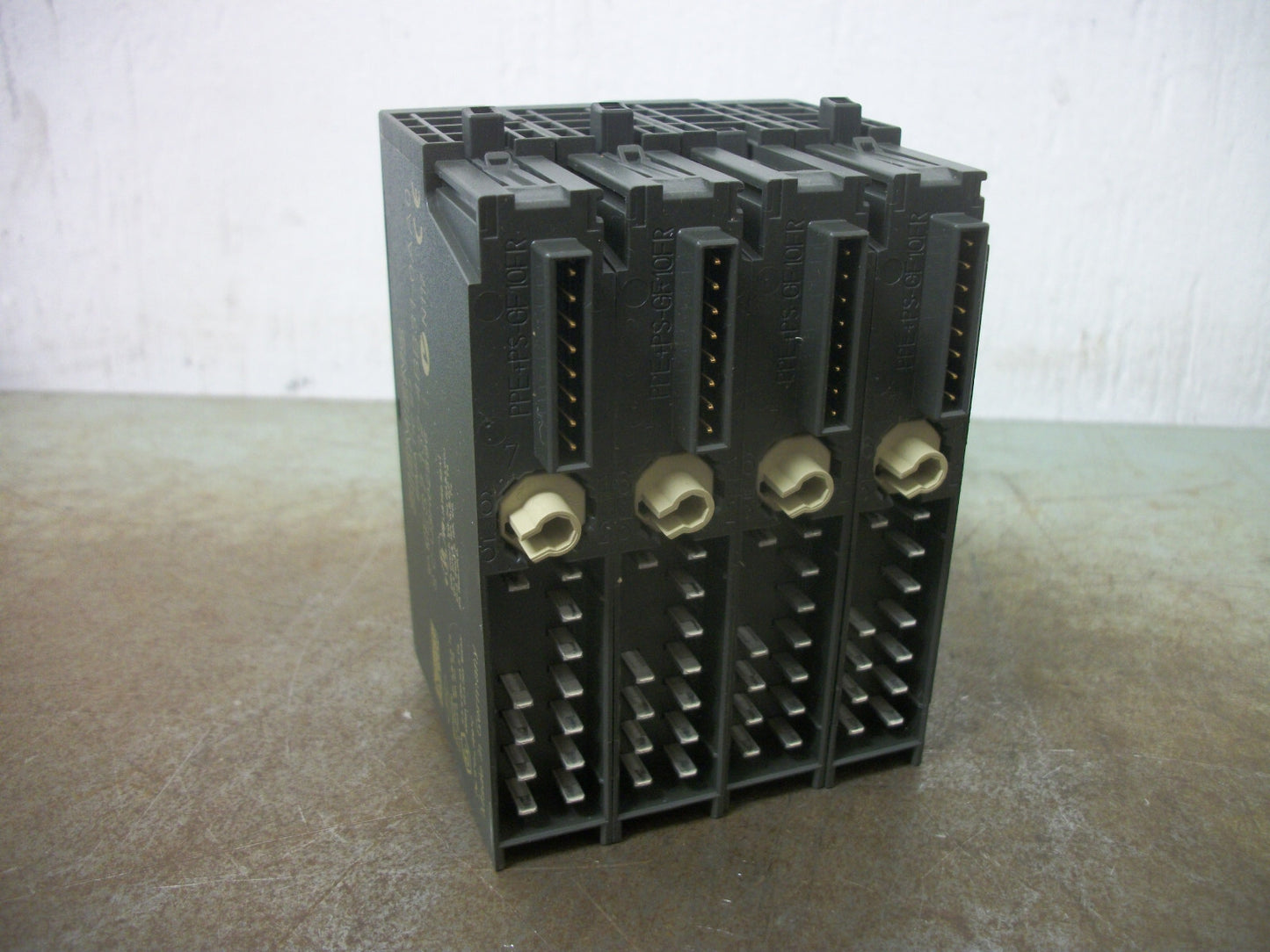 SIEMENS SIMATIC S7 LOT OF 4 DIGITAL OUTPUT MODULES 6ES7 132-4BB31-0AA0