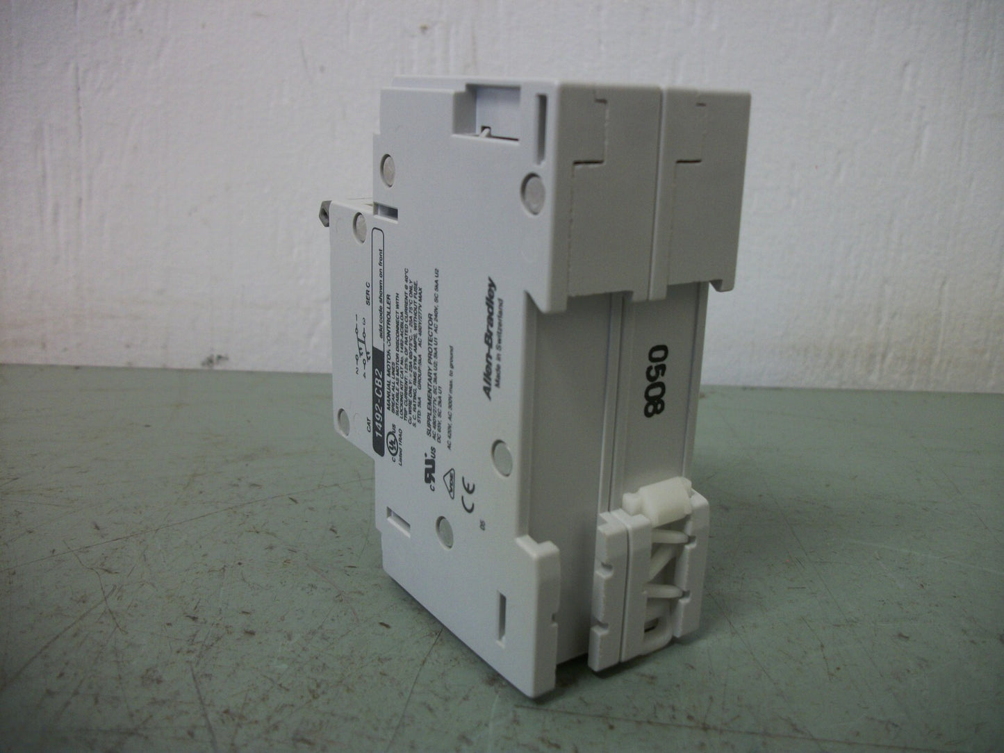 ALLEN-BRADLEY MOTOR CIRCUIT BREAKER 1492-CB2G100 10AMP 480VOLT 2POLE NOB