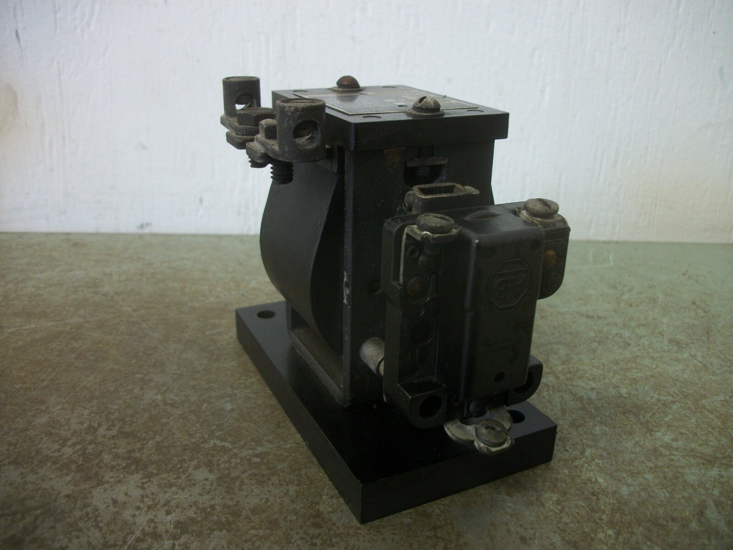 ALLEN-BRADLEY INSTANTANEOUS TRIP RELAY 809-A02E 3AMP 600VOLT