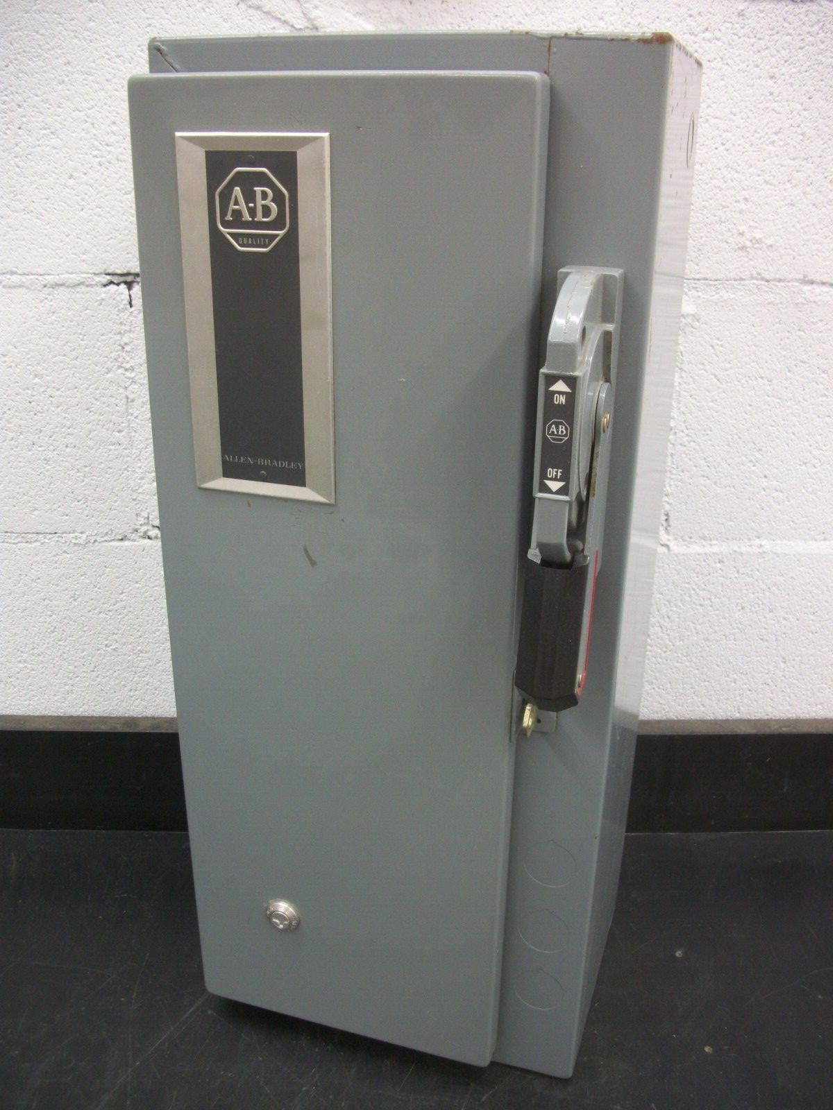 ALLEN-BRADLEY STARTER COMBO SIZE 0 TYPE 1 509-AOD 120VCOIL 30AMP FUSIBLE