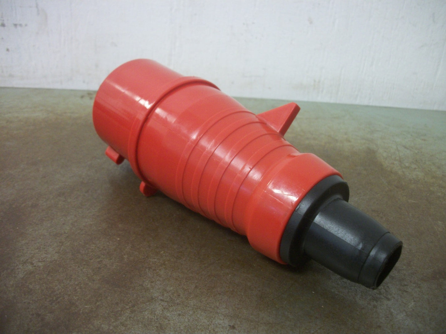 INTERPOWER PIN & SLEEVE PLUG 84152300 32AMP 415VOLT 3P+N+GRND