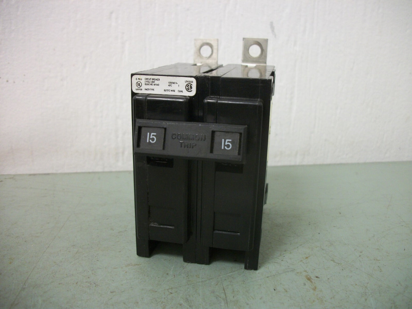 CUTLER-HAMMER QBHW CIRCUIT BREAKER QBHW2015 15AMP 240VOLT 2POLE NOB