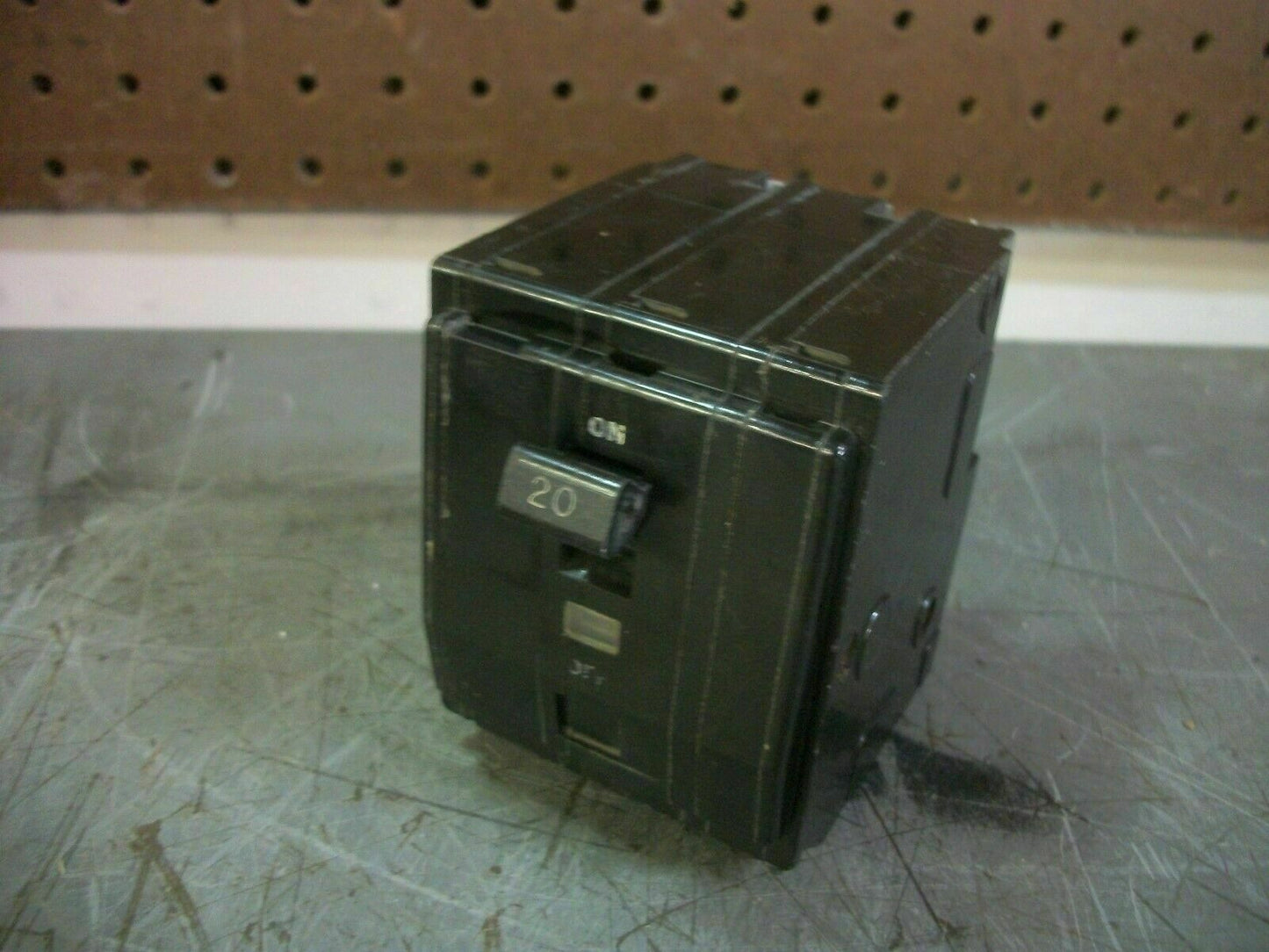 SQUARE D QO CIRCUIT BREAKER QO320 20AMP 240VOLT 3POLE OLD
