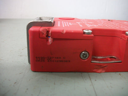 ALLEN-BRADLEY GUARDMASTER TLS2-GD2 SAFETY INTERLOCK SWITCH 440G-T27180 SERIES C