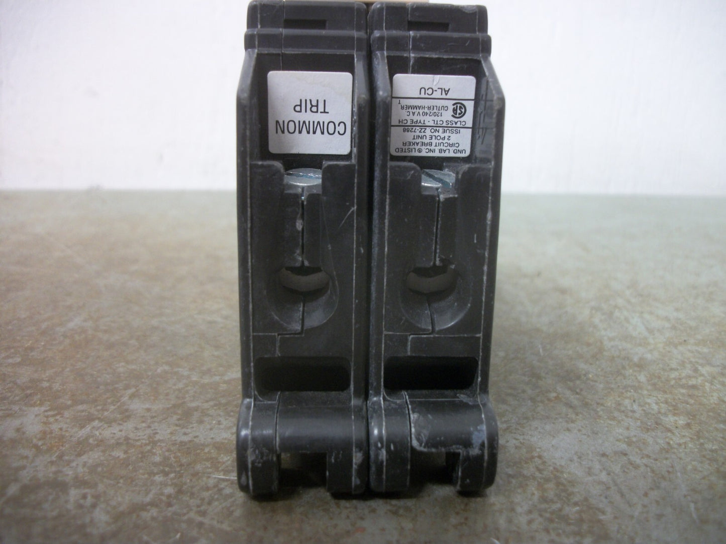 CUTLER-HAMMER CH CIRCUIT BREAKER CH220 20AMP 240VOLT 2POLE NOB