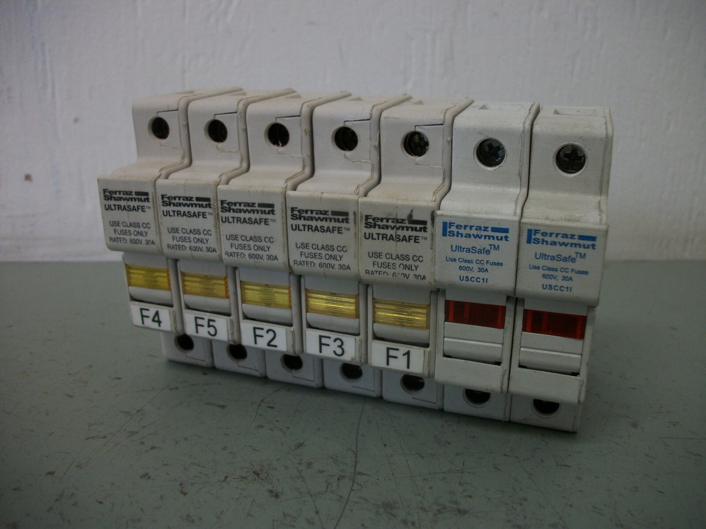 FERRAZ-SHAWMUT LOT OF 7 ULTRASAFE CLASS CC FUSEHOLDERS USCC1I 30AMP 600VOLT 1POL