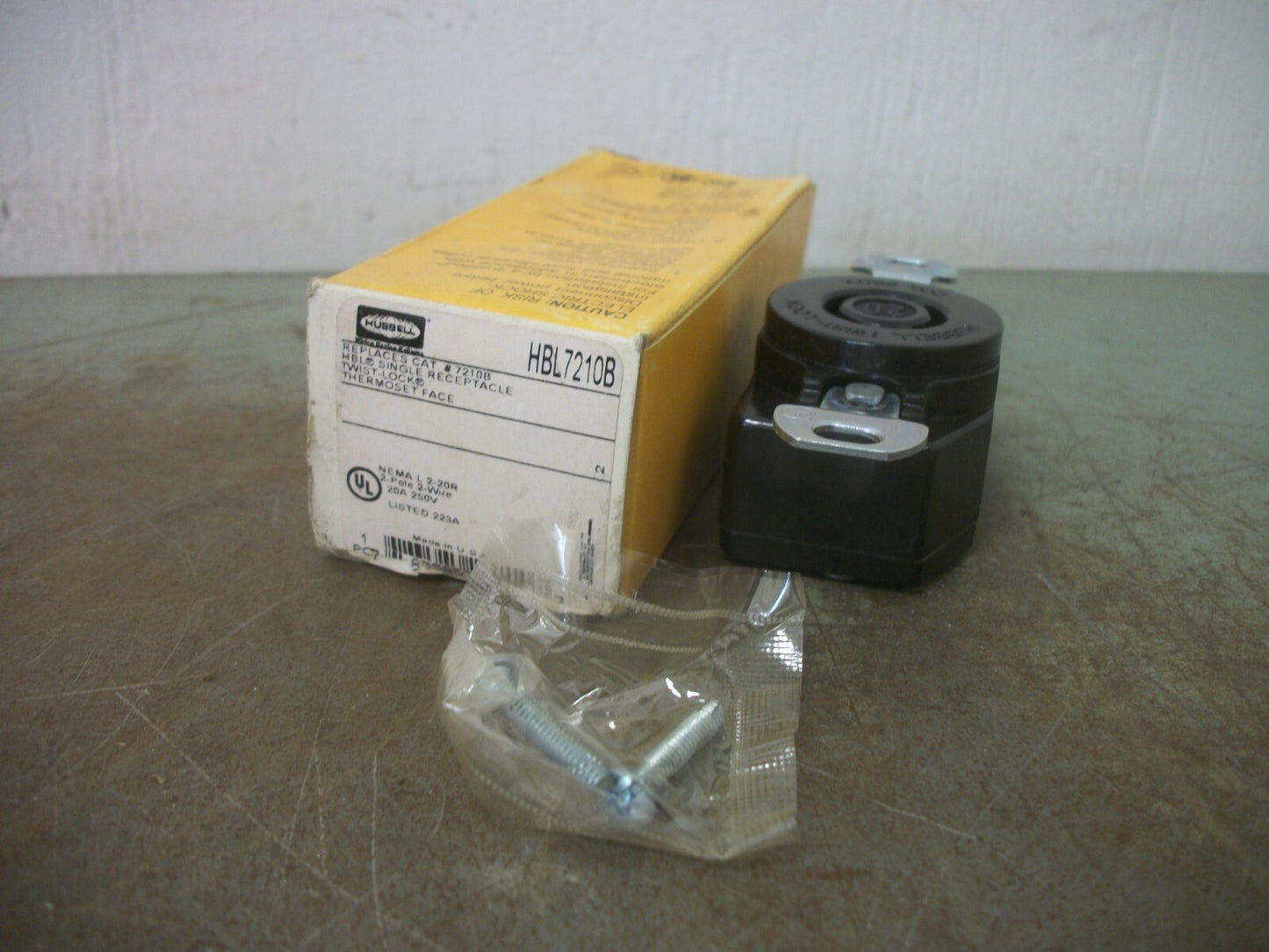 HUBBELL TWIST-LOCK SINGLE RECEPTACLE HBL7210B 20AMP 250VOLT 2P 2W NIB