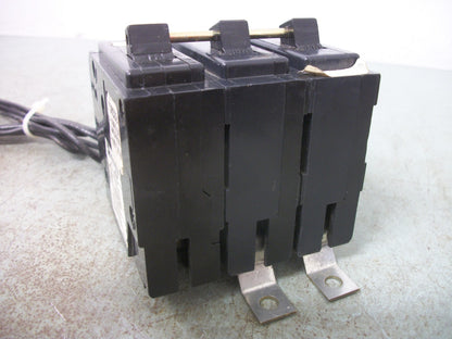 CUTLER-HAMMER BA CIRCUIT BREAKER BAB2030S 30AMP 240VOLT 2POLE W/SHUNT NOB