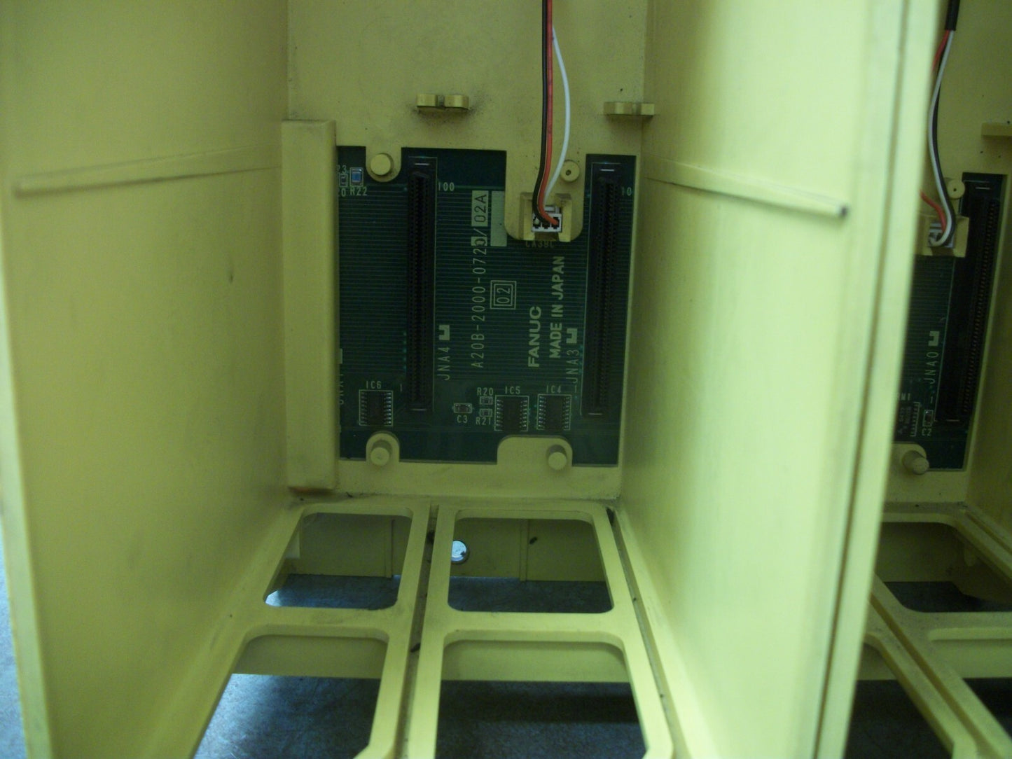 GE FANUC 7-SLOT PLC CHASSIS RACK 15M-MCU05303-001R00