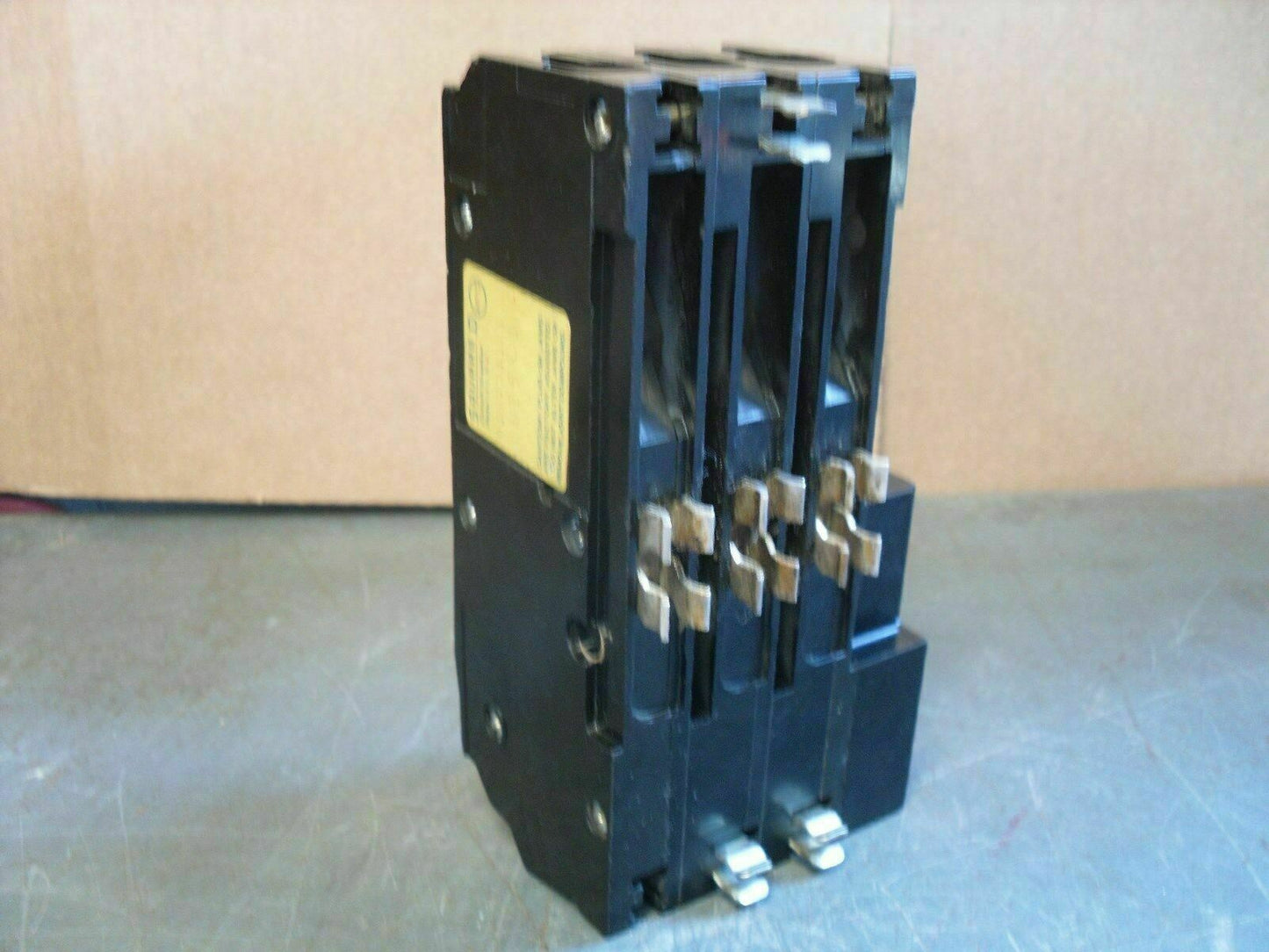 SQUARE D Q1 CIRCUIT BREAKER Q13701021 70AMP 240VOLT 3POLE W/SHUNT *NOB*