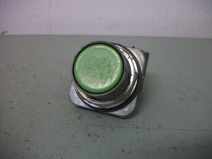 SIEMENS GREEN FLUSH MOMENTARY PUSHBUTTON 52PA8A3