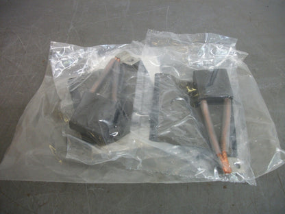 YALE LOT OF 2 BRUSHES 580027030 NEW