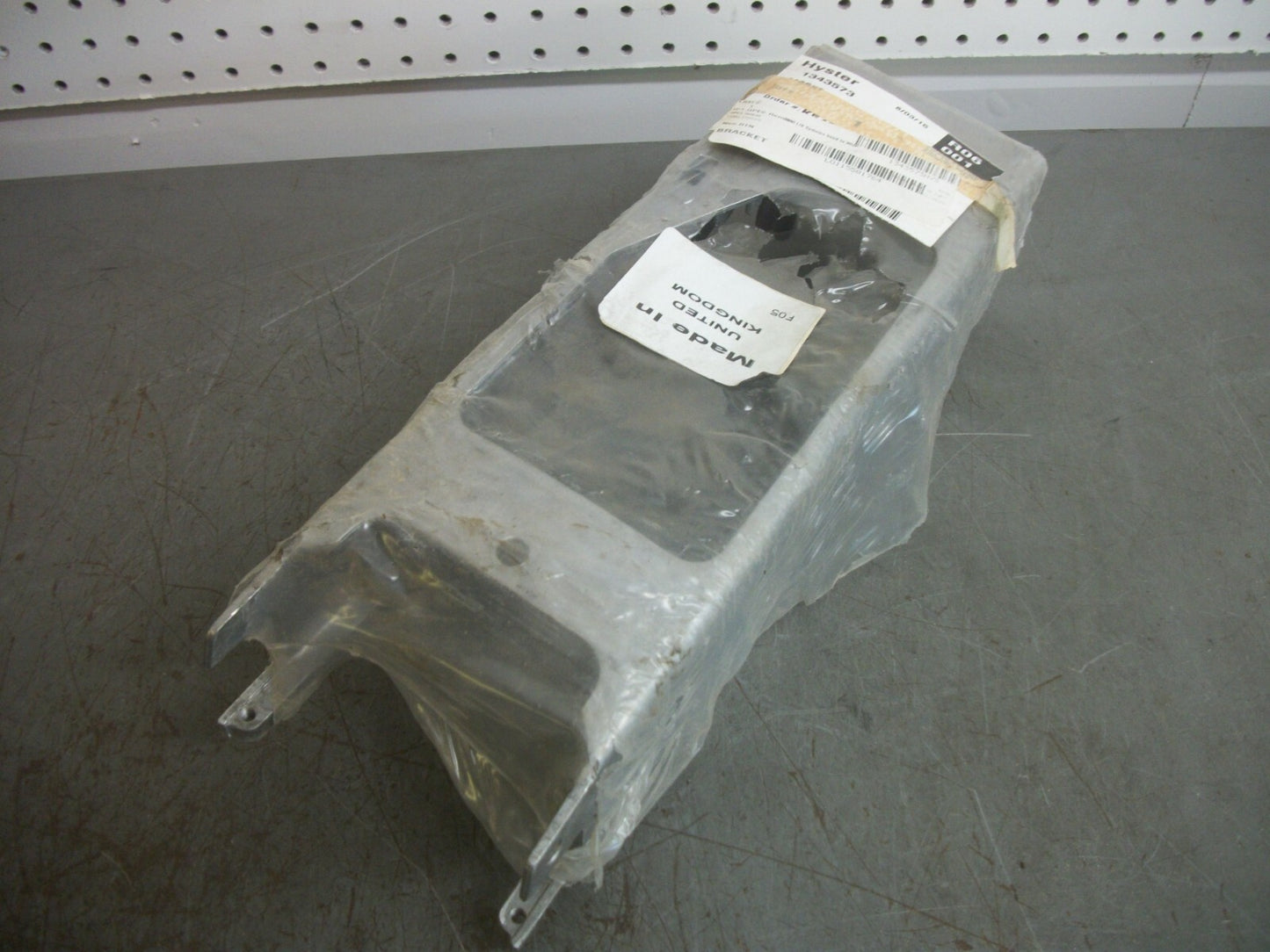 HYSTER FORKLIFT BRACKET 1343573 NEW